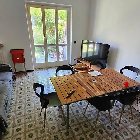 Ai Piani D'invrea Vicino Al Mare Con Giardino Apartamento *